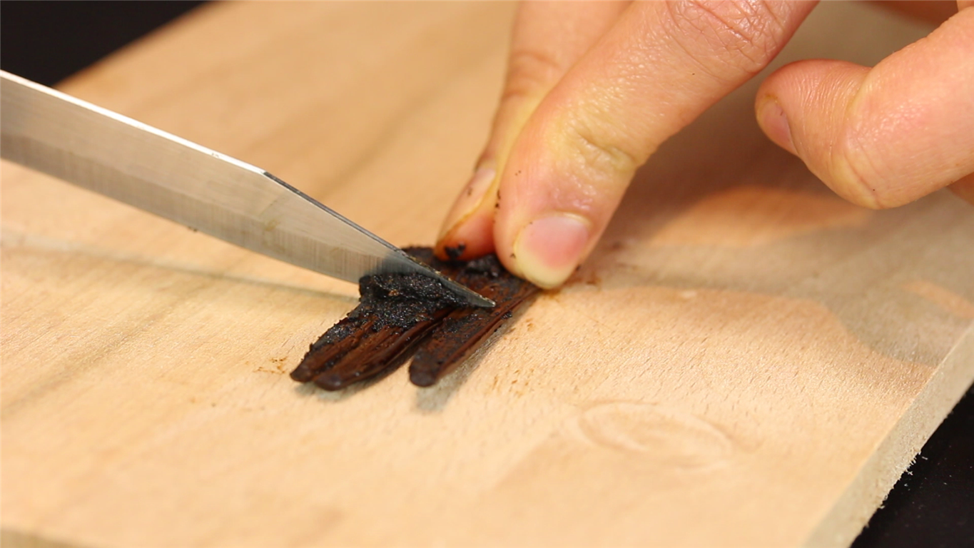 Puff pastry — decorative leaf cutting