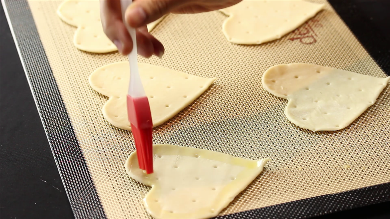 Décoration feuilles pâte feuilletée