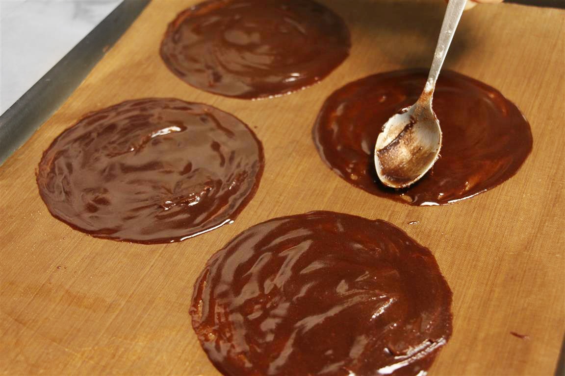 Crêpecake cacao — empilement crêpes et crème