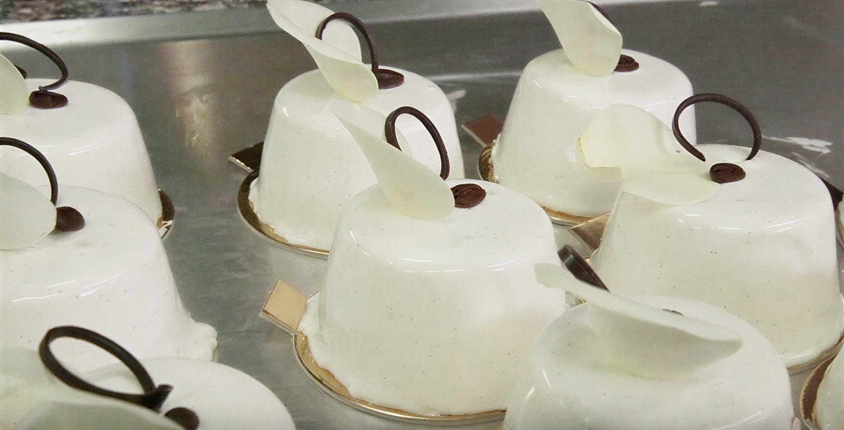 Intense Café Vanille Bleue — gâteau individuel glaçage blanc